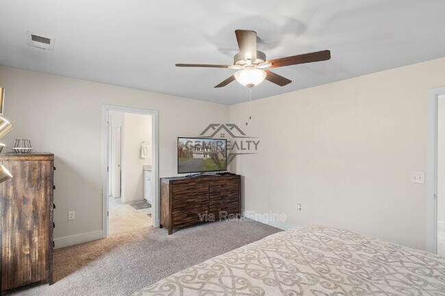 Building Photo - 102 Monroe St