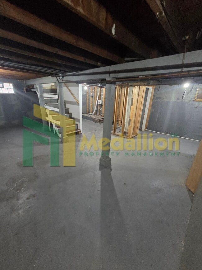 Building Photo - Updated 3-Bedroom Home with Spacious Layout and Backyard