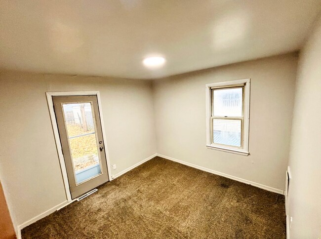 Building Photo - 3337 Court St