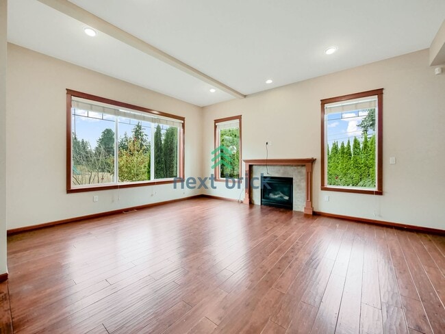 Building Photo - 4 Bed and 3 Bath Lake View Single-family H...