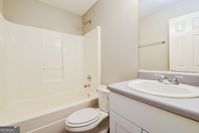 Building Photo - 761 Woodwind Dr