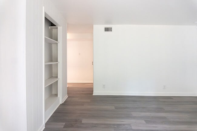 Building Photo - 1118 Louise Dr