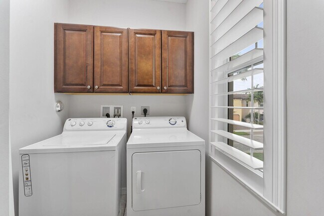 Building Photo - 4543 Mediterranean Cir