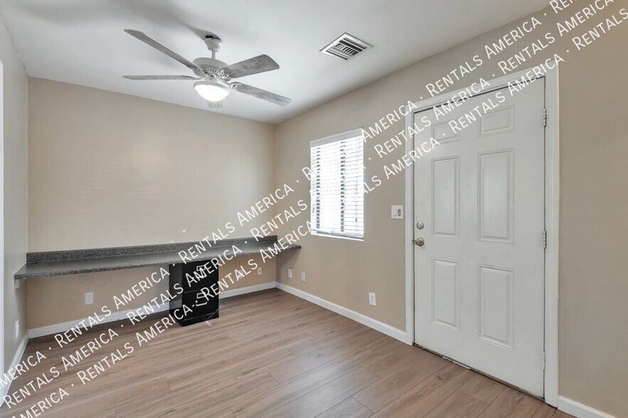 Building Photo - 2606 N Tyndall Ave