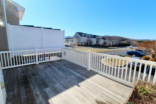 Building Photo - Upscale townhome  with attached garage for rent in the Townes at Bluestone!