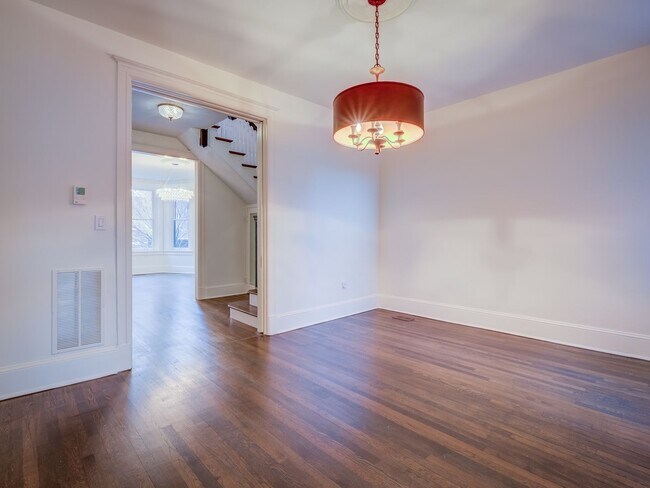 Building Photo - 1022 Park Rd NW