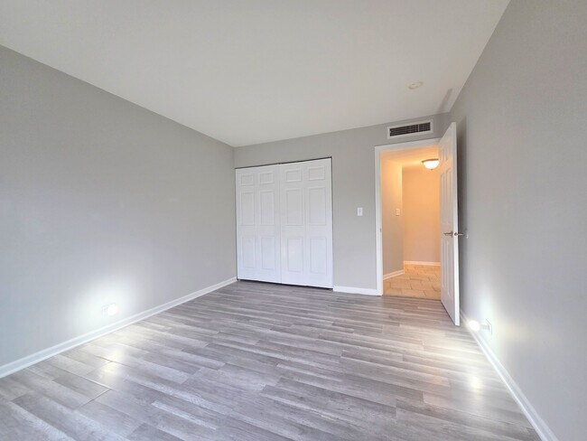 Building Photo - 5001 Carriage Way Dr