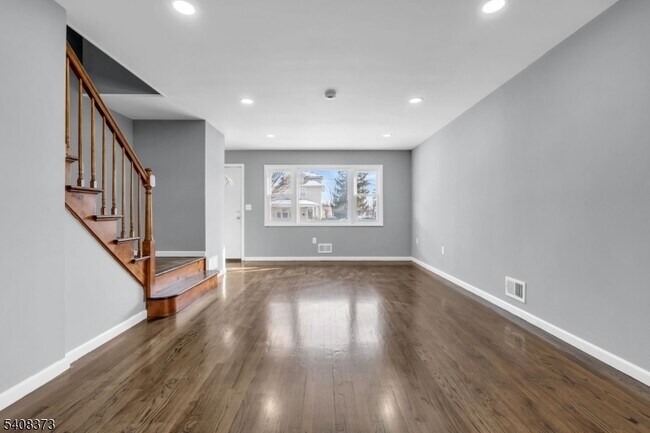 Building Photo - 415 Highland Pl