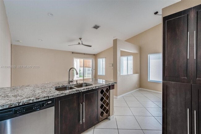 Building Photo - 1046 Golden Cane Dr