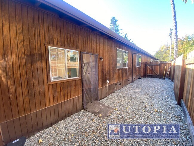 Building Photo - 136 Market St