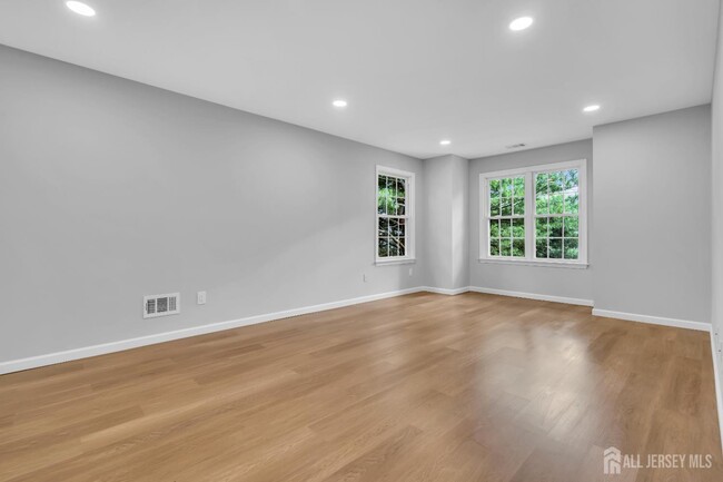 Building Photo - 2212 Candlelight Ct