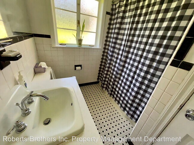 Building Photo - 3 br, 1 bath House - 1912 Old Shell Road
