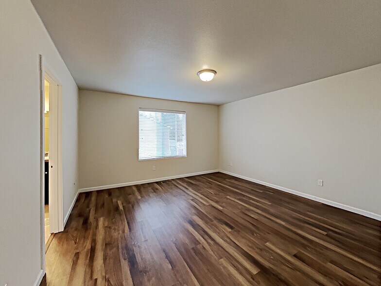 Building Photo - 9011 NE 165th Ave