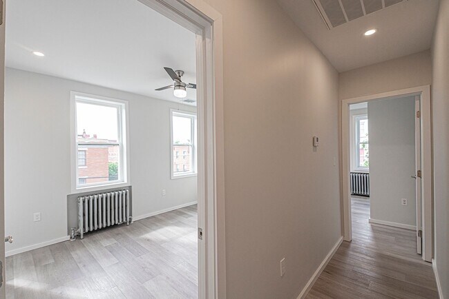 Building Photo - 825 S 12th St