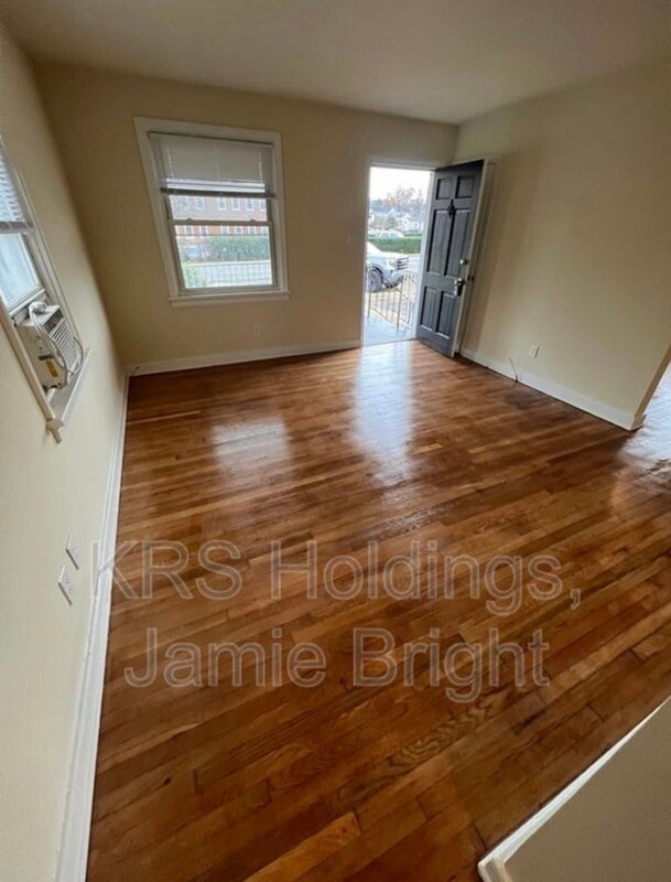 Building Photo - 3105 Logandale Ave