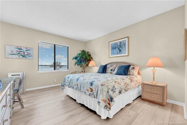 Building Photo - 2560 NW Seagrass Dr