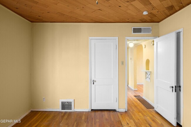 Building Photo - 515 Gregory Ave