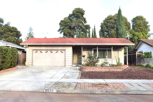 Primary Photo - 2070 Sierra Wood Dr