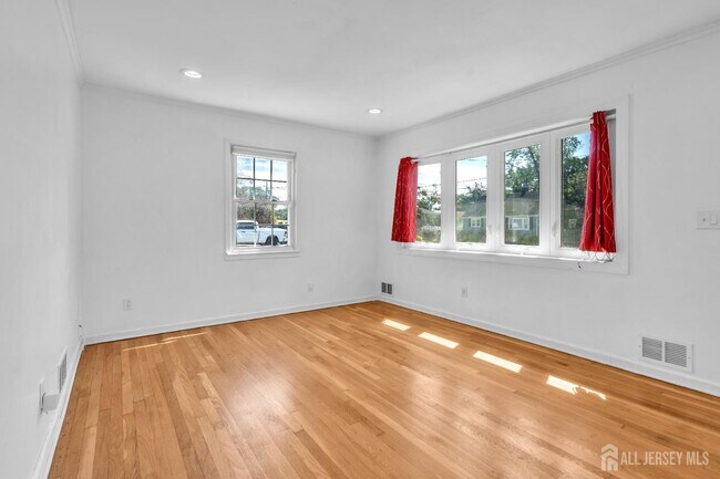Building Photo - 253 Fairmount Ave