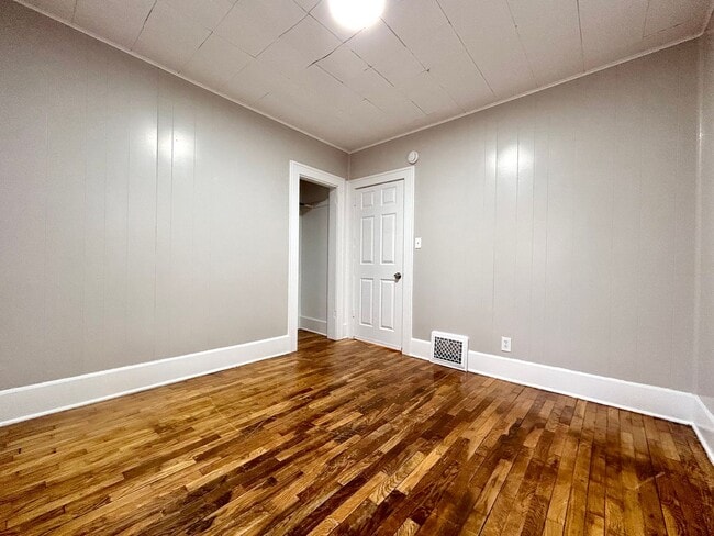 Building Photo - Three Bedroom Home in Muskegon