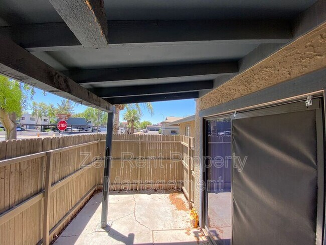 Building Photo - 286 W Palomino Dr