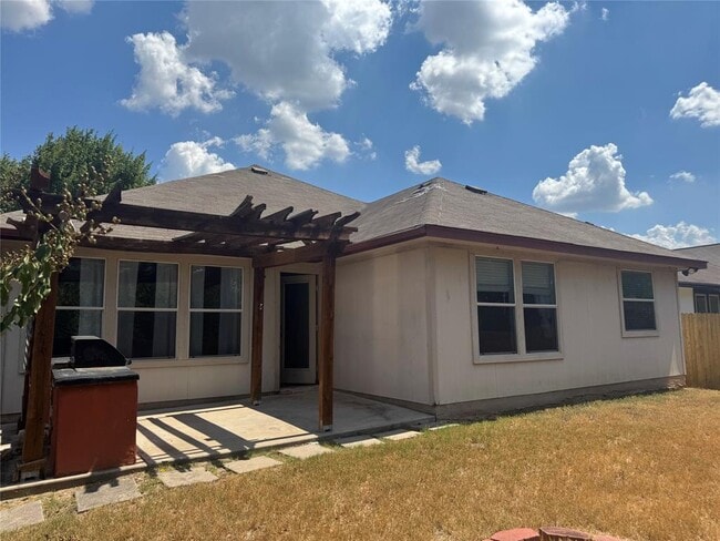 Building Photo - 510 Red Tails Dr