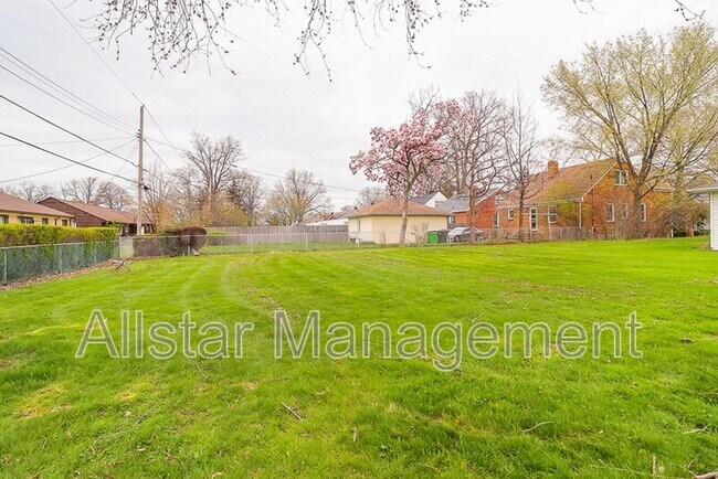 Building Photo - 26611 Lakeshore Blvd