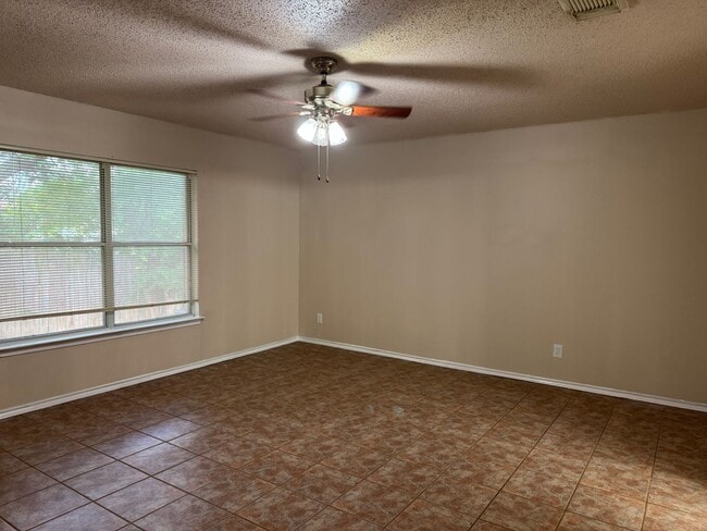 Building Photo - 8003 Chestnut Manor Dr