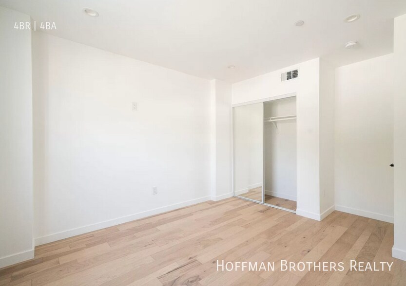 Building Photo - 2683 Roseview Ave