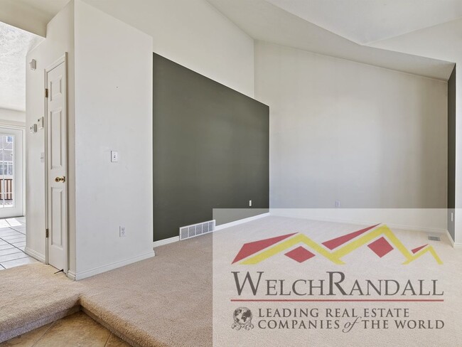 Building Photo - Charming Single-Family Home in Clinton