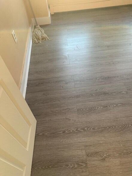 Building Photo - 70 Crescent St