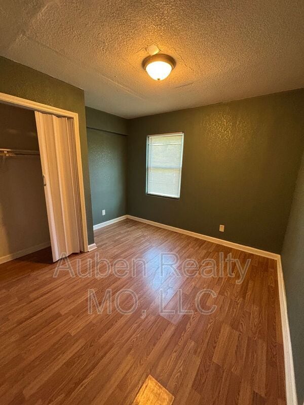 Building Photo - 704 N Willow Ave