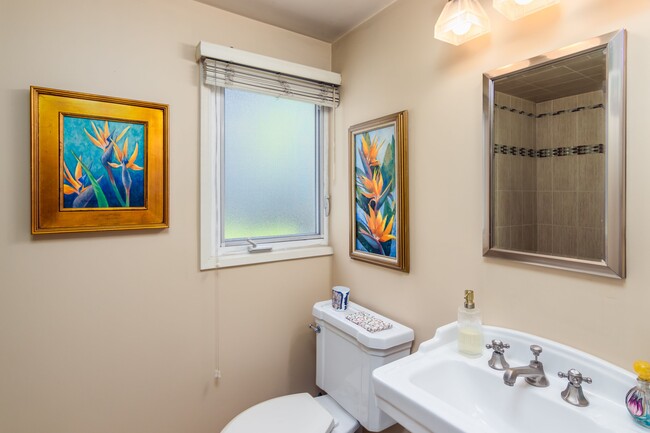 Building Photo - 924 S Orange Grove Blvd
