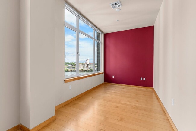 Building Photo - 1255 NW 9th Ave