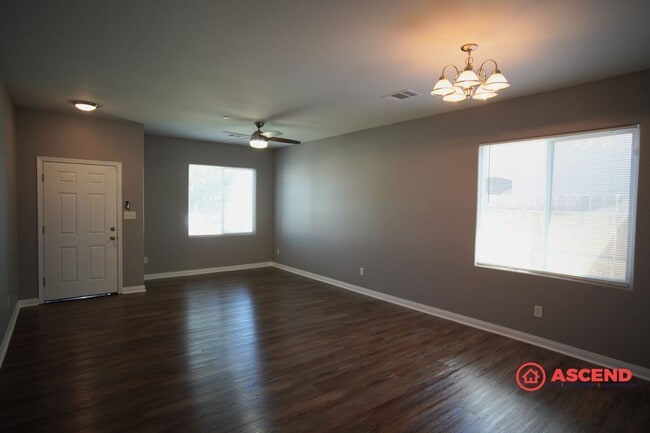 Building Photo - Beautiful 4 Bedroom SW Home Close to Freeway!