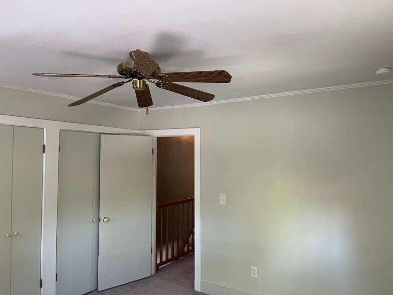 Building Photo - 136 N Green St