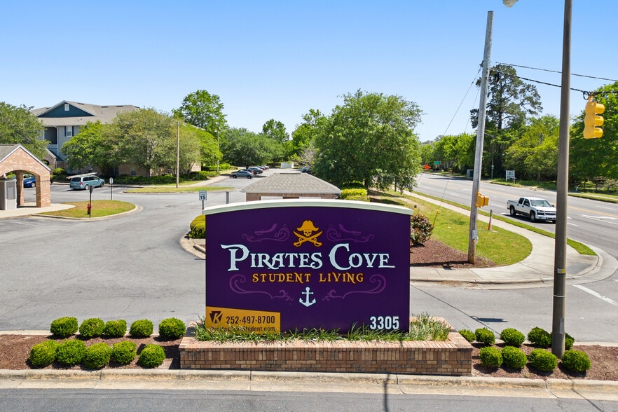 Pirates Cove Student Living 3305 E 10th St Greenville NC 27858