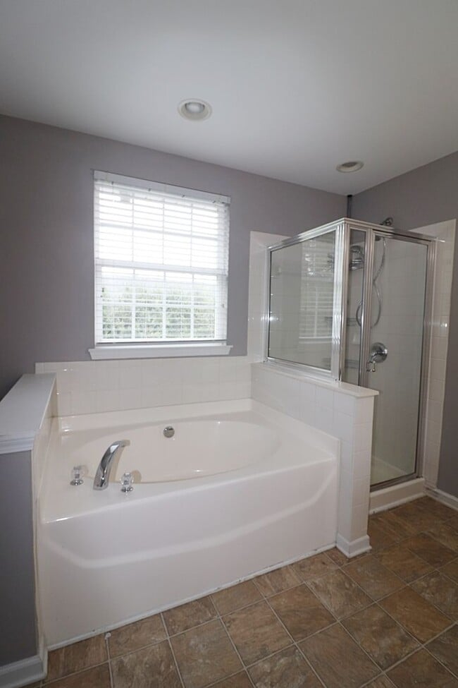 Building Photo - Great 3 Bed 2.5 bath townhome in Sunset Po...