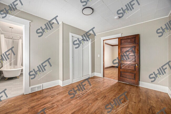 Building Photo - 218 Page St NE