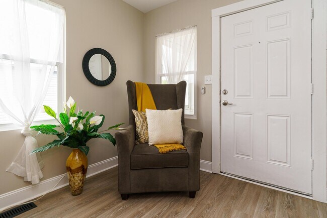 Building Photo - 2220 Sale Rd