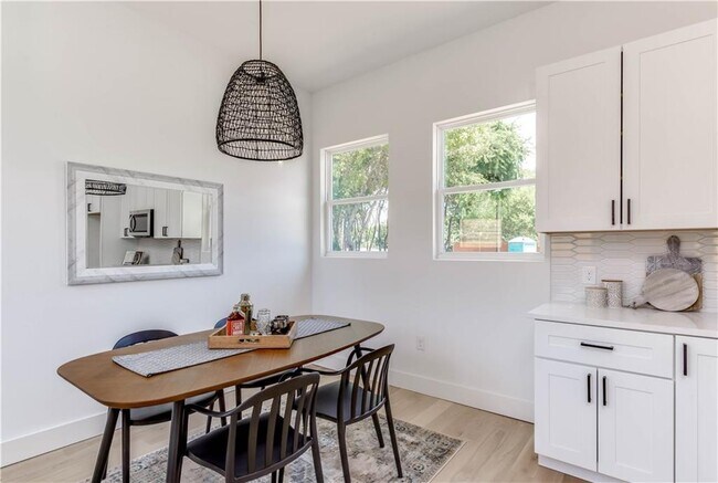 Building Photo - 4800 Vinson Dr