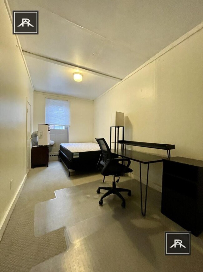 Building Photo - 4 bedroom in Brookline MA 02446