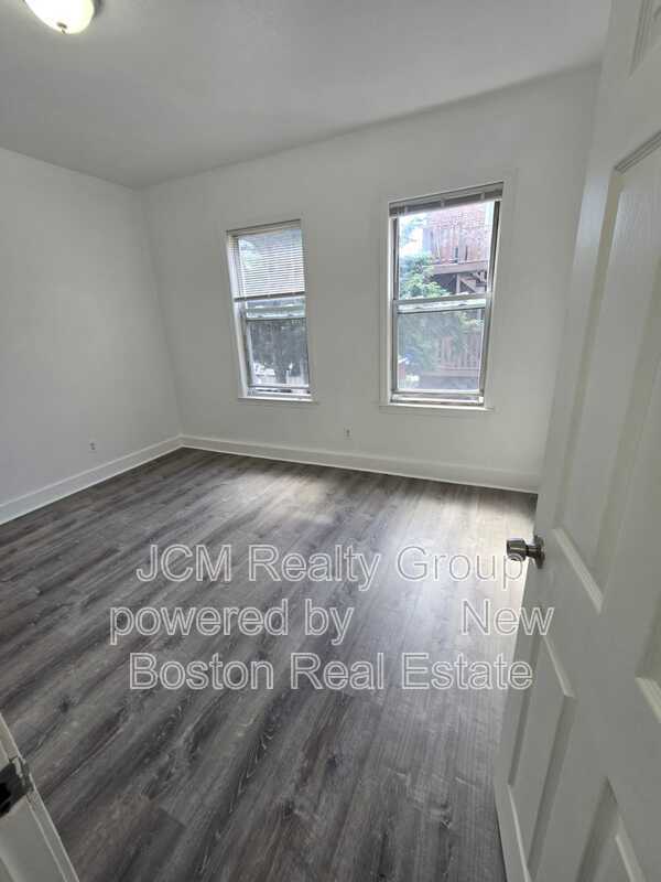 Building Photo - 128 Shawmut St