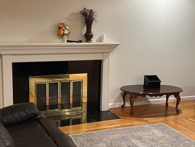 Building Photo - FURNISHED SHORT-TERM 3 MONTHS - 3 Bedroom 2.5 Bath Home in San Jose with Private Back Yard