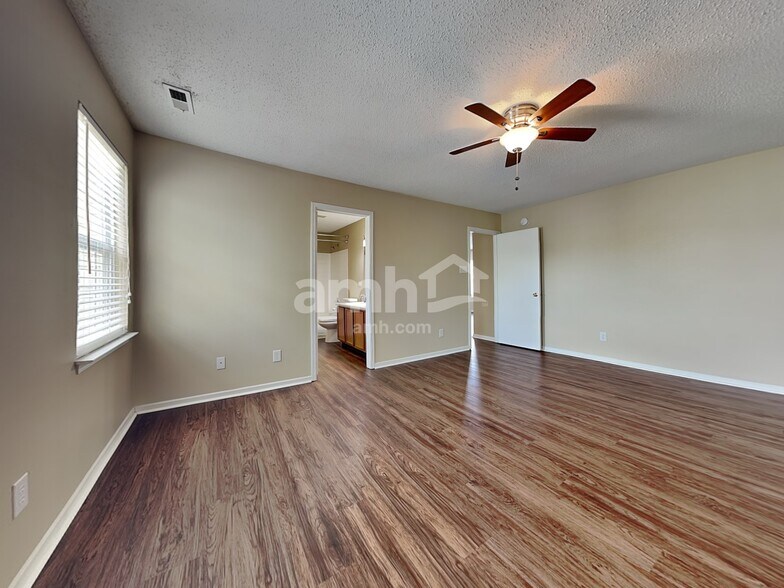 Building Photo - 9915 Sapphire Berry Ln