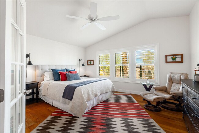 Building Photo - 48910 Noline Pl