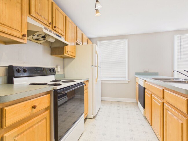 Building Photo - 2 Bedroom Single Family with Bonus Room