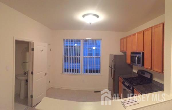 Building Photo - 25 Overhill Dr