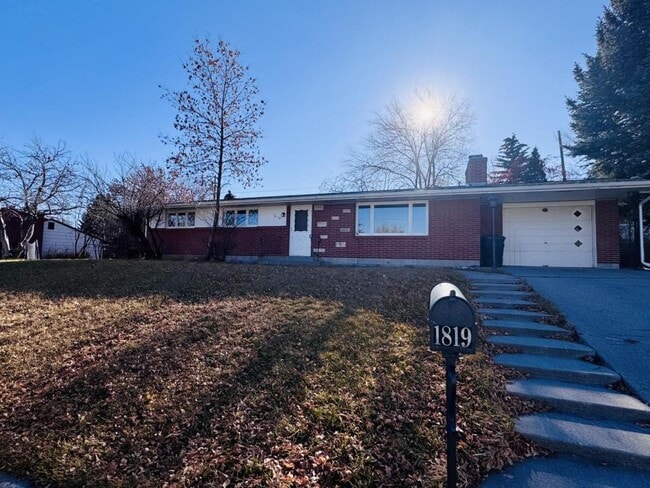 Primary Photo - 1819 5th Ave