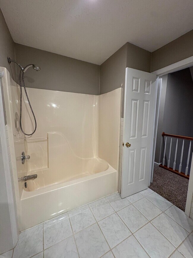 Building Photo - Beautiful executive home, in desirable neighborhood close to schools and Fort Bragg